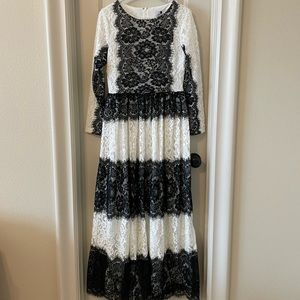 Dainty Jewell’s Black / White Lace Maxi Dress size small